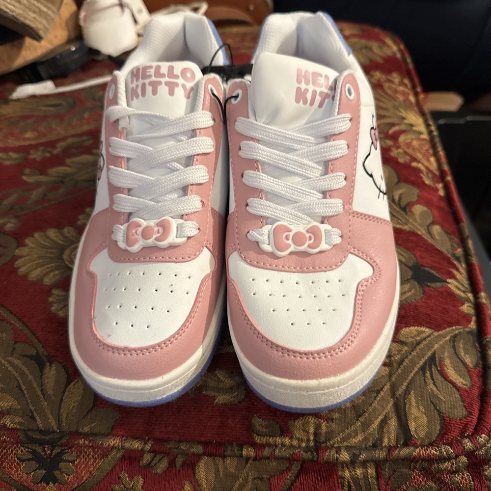 NEW Hello Kitty by Sanrio Sneakers Low Top Casual Court Pink Purple Women's 8